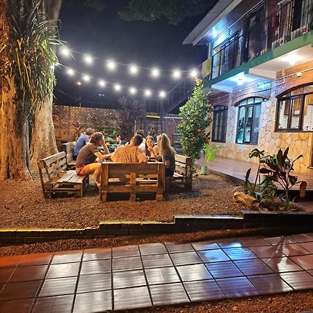 Benteveo Hostel Iguazu ปูแอร์โตอีกวาซู ภายนอก รูปภาพ