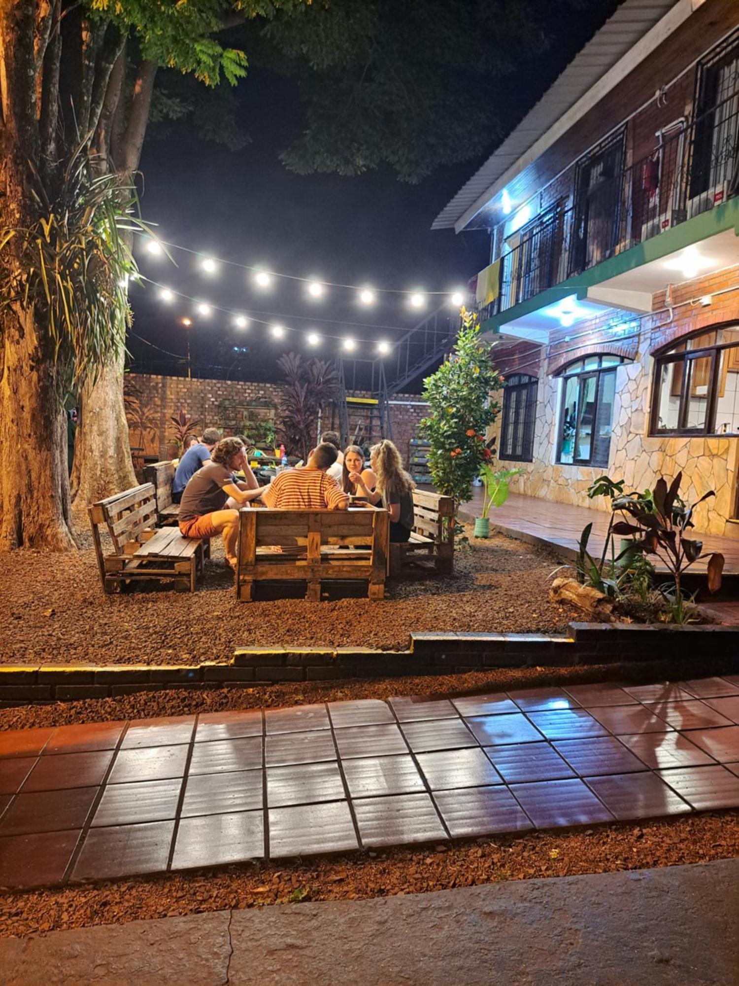 Benteveo Hostel Iguazu ปูแอร์โตอีกวาซู ภายนอก รูปภาพ