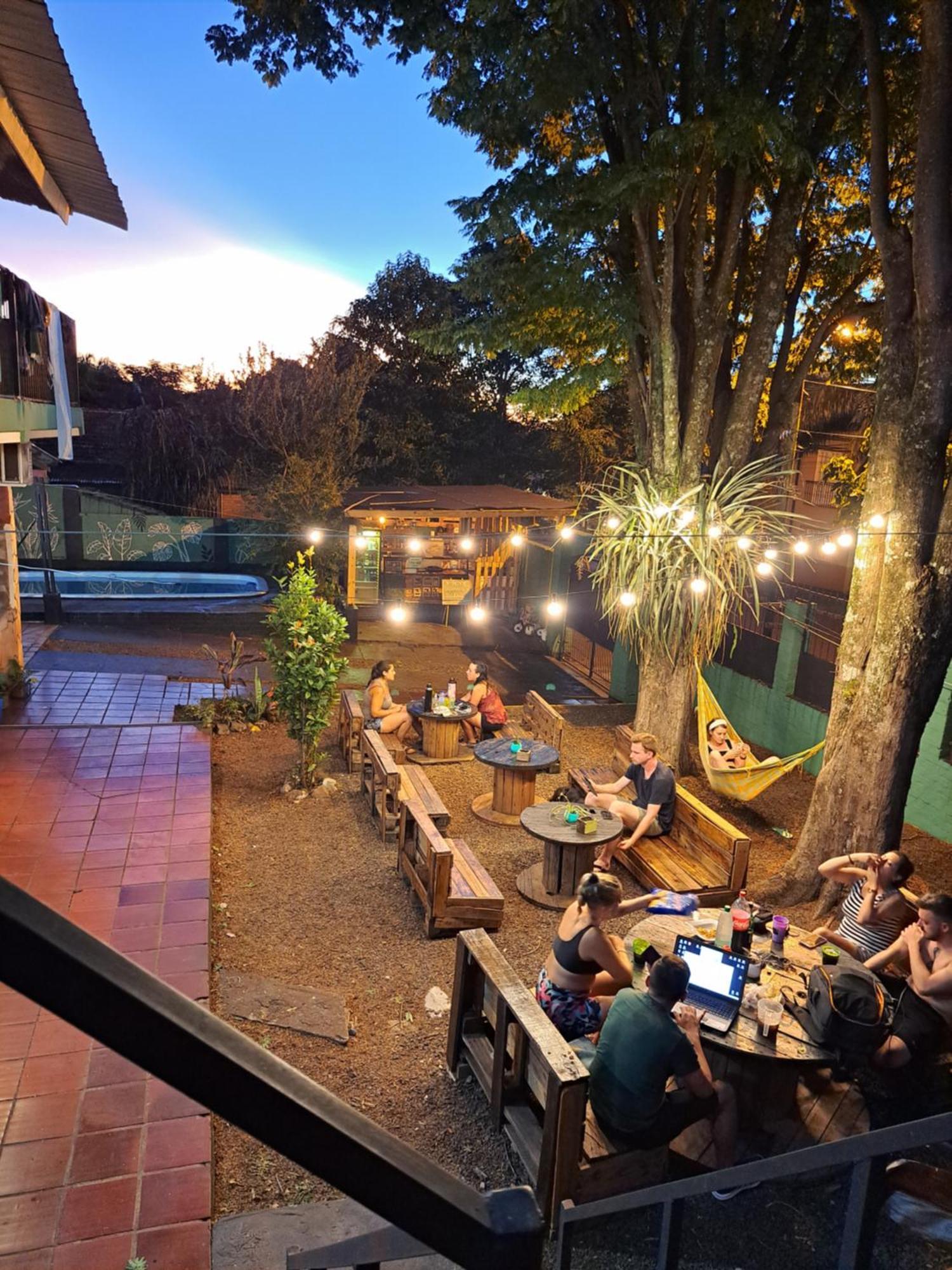 Benteveo Hostel Iguazu ปูแอร์โตอีกวาซู ภายนอก รูปภาพ